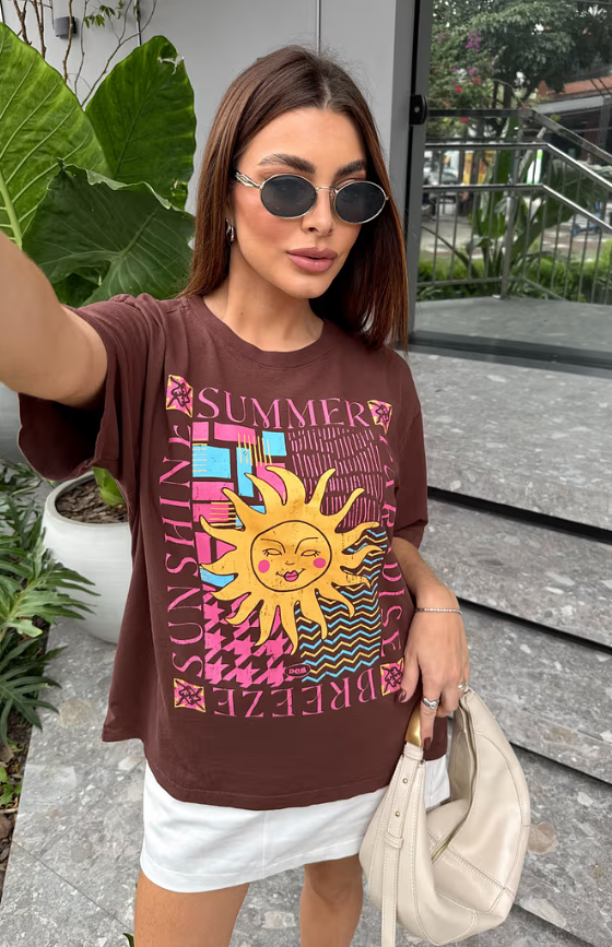 T-SHIRT OVERSIZED SUMMER BREEZE MARROM CHOCOLATE